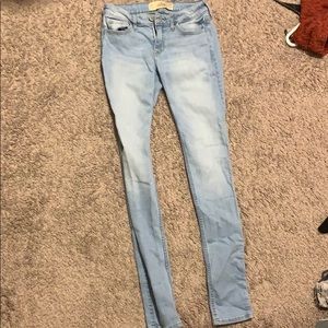 Hollister light washed skinny jeans 1R